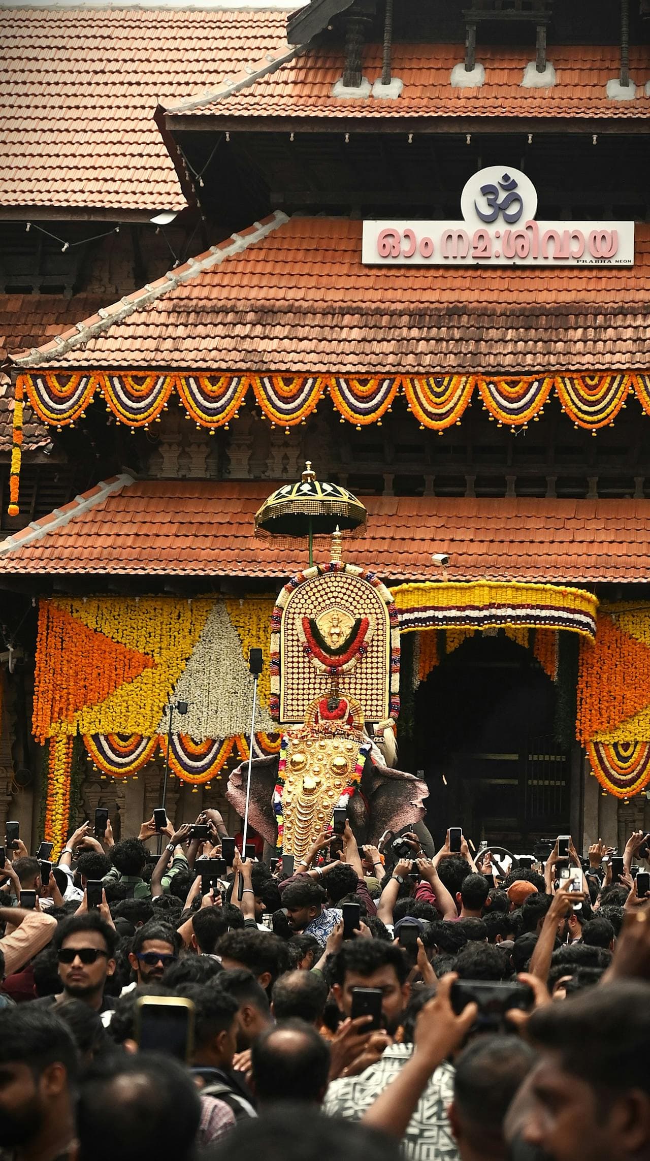Famous Temples & Churches Tour